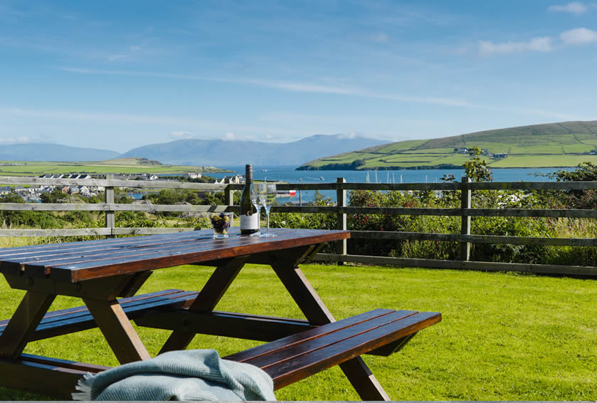 18 Ard na Mara - Spacious 4 bedroom Dingle holiday accommodation overlooking Dingle Bay